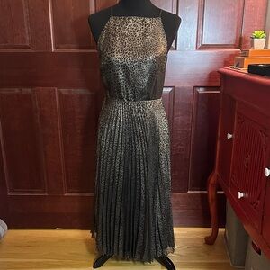 Chic Leopard Print Pleated Dress